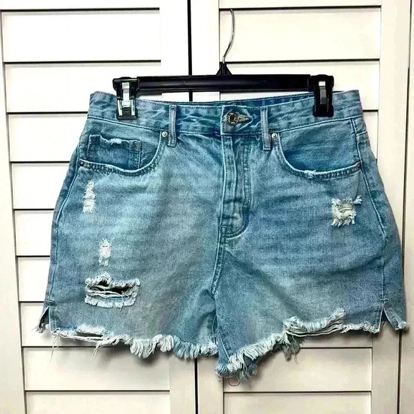 YMI Mom Fit Distressed Festival Shorts Size 7/28 - Picture 1 of 8